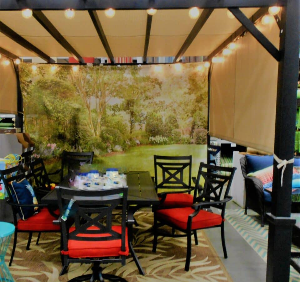 Backyard Living! Outdoor Patio Furniture! Pergola!