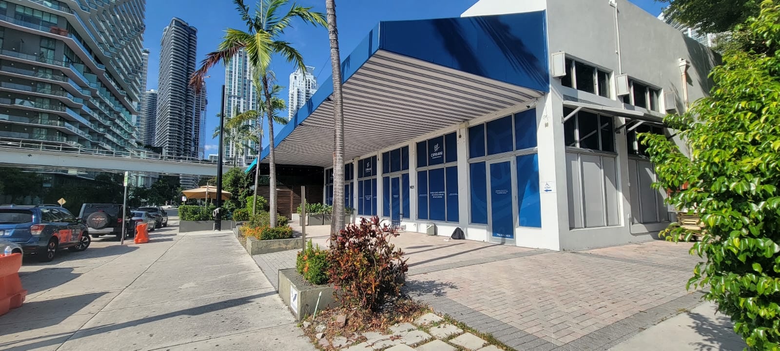 commercial awning in downtown miami valrose