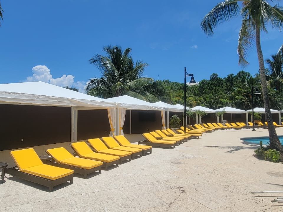 pool cabanas at trump miami
